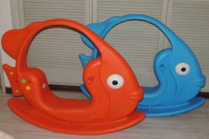 FISH SINGLE PLASTIC ROCKER SIZE; 100X40X89CM