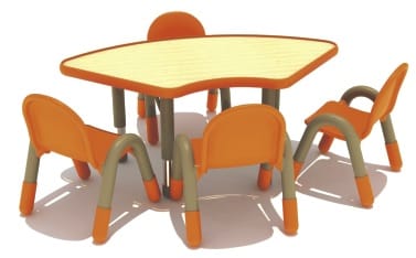 Indoor and outdoor Kindergarten children eating at a semicircular wooden table. Size; 90x88x45cm