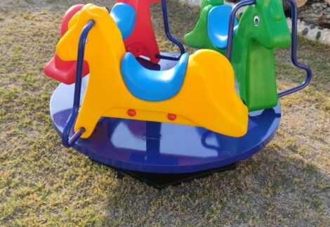 Indoor & Outdoor Three-Person Horse Rounder – Kids Rotary Toy – Size: 120×120×85 cm