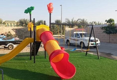 Outdoor Playground Toy for Kids with 2 Slides & 3 Swings – Backyard Fun Playset – Size 550x370x350 cm