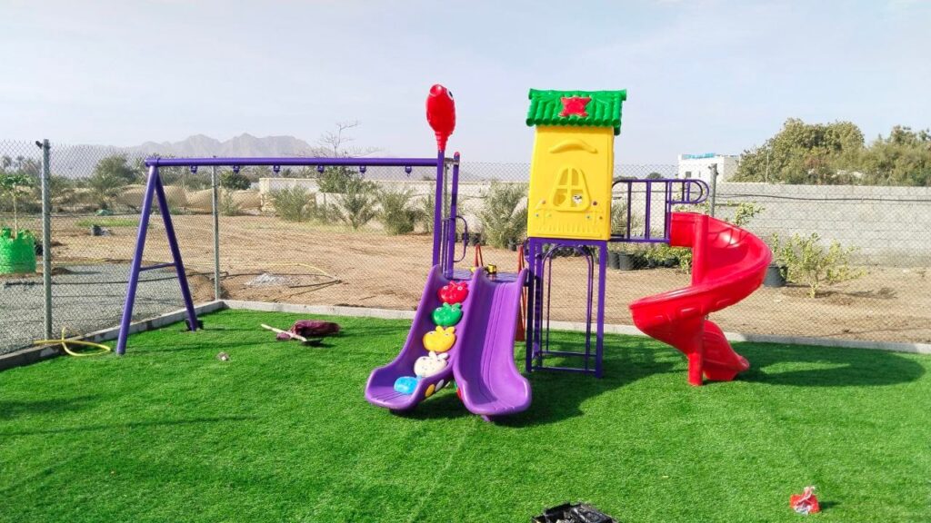 Outdoor Playset with 2 Slides & 3 Swings – Classic Outdoor Fun – Size 480x285x260 cm