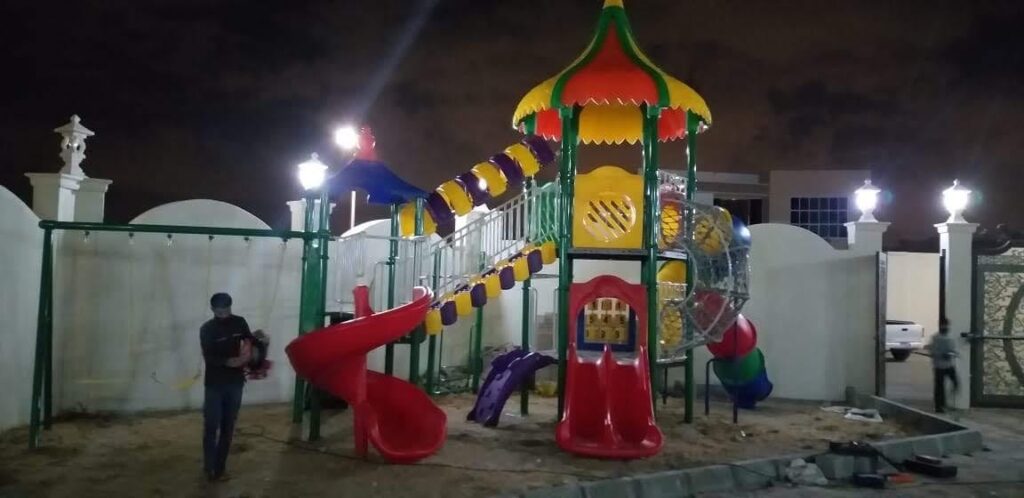Big Outdoor Heavy Duty Playground Set for Kids – 4 Slides, 3 Swings & 2 Climbing Nets – Size: 1225x588x600 cm