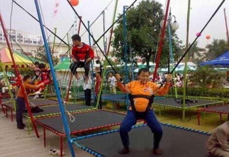 Indoor/Outdoor Trampoline – Size: 200×200×400 cm