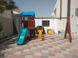 INDOOR OUTDOOR PLASTIC PLAYSET FOR KIDS WITH A SLIDE, STAIR & THREE SWINGS SET. SIZE: 425X218X235 CM