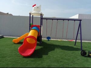 OUTDOOR PLAYGROUND FOR KIDS 3 SLIDE AND 3 SWING SET WITH HELLO KITTY CAP, SIZE:535X415X320 CM