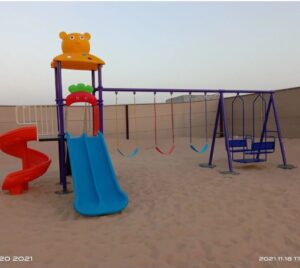 OUTDOOR PLAYGROUND TOY WITH 3 NORMAL SWINGS, ONE FAMILY SWING AND 3 SLIDES. SIZE ; 710X430X320CM