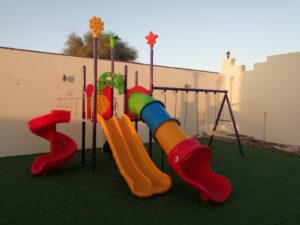 OUTDOOR PLAYGROUND TOY WITH 4 SLIDES AND 3 SWINGS ,SET SIZE: 630X525X325CM
