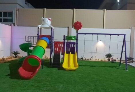 Outdoor Playground Toy with 3 Swings & 4 Slides with Hello Kitty Cap – Themed Fun Playset – Size 715x430x320 cm