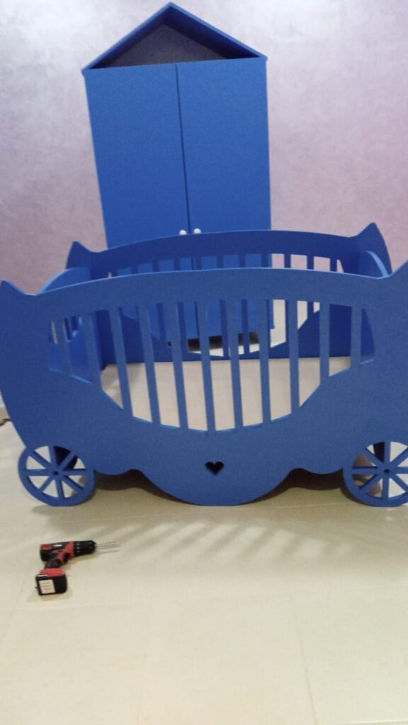Closed carriage bed