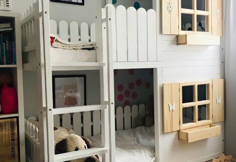 Bunk bed with House shape and windows