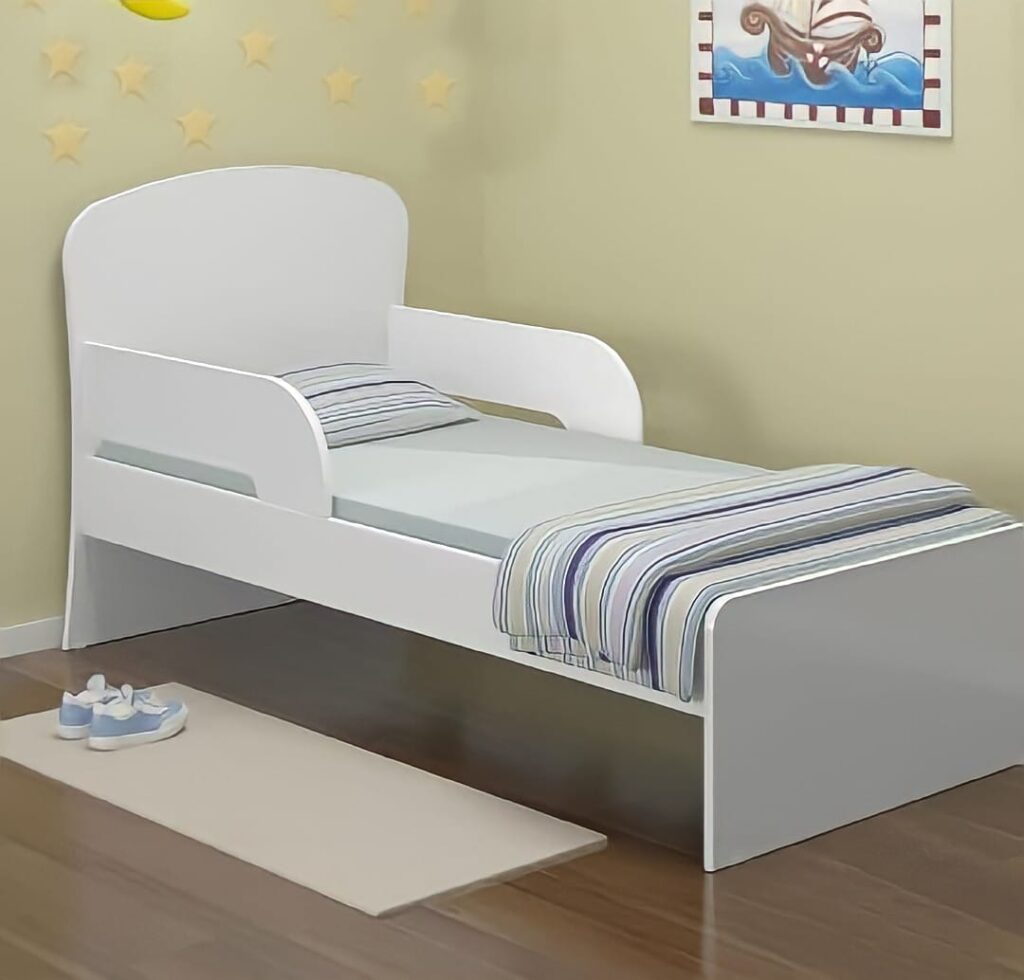 Kids bed with a curved side