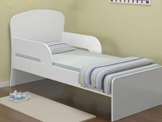 Kids bed with a curved side