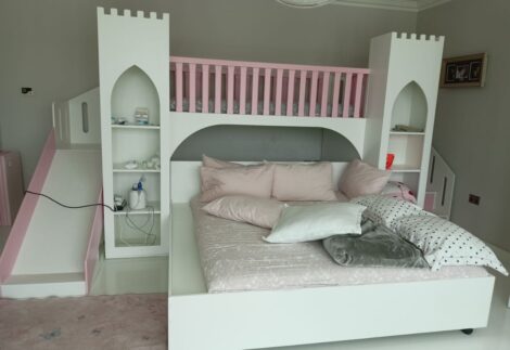 Castle bed