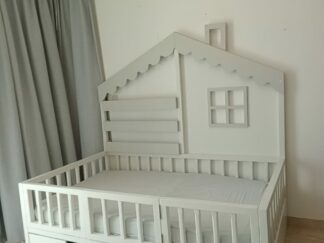 Shelved house bed with closed door
