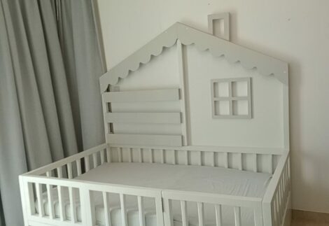 Shelved house bed with closed door