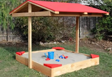 House-shaped sandbox without drawer