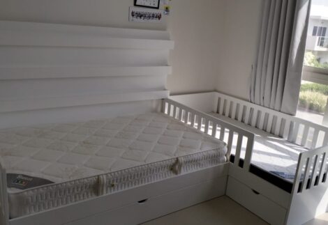 L SHAPED BED WITH BOOK SHELVS