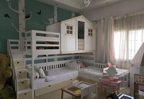 Corner bed with bunk bed