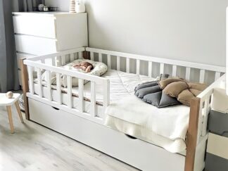 kids bed with full fence and drawer
