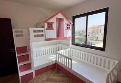 Bunk bed (L-shaped bed with house bed)