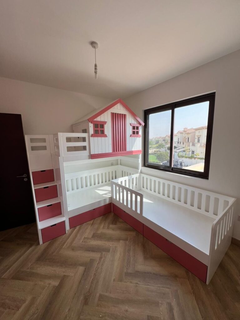Bunk bed (L-shaped bed with house bed)