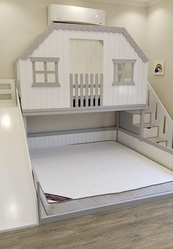 Bunk bed with different shape from the top (house shape)