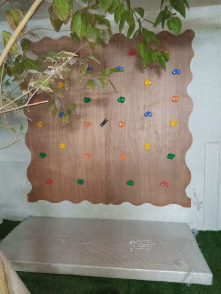 OUTDOOR CLIMPING WALLS
