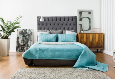 UPHOLSTERED BED