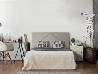 UPHOLSTERED BED