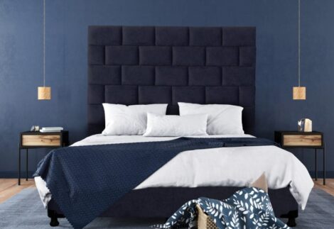 UPHOLSTERED BED