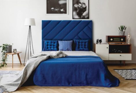 UPHOLSTERED BED