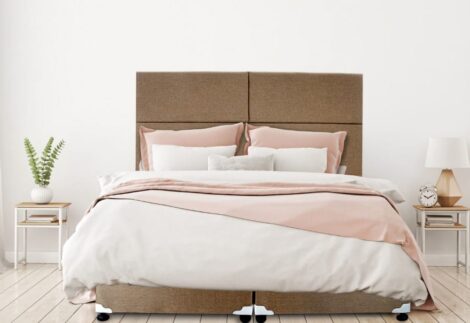 UPHOLSTERED BED
