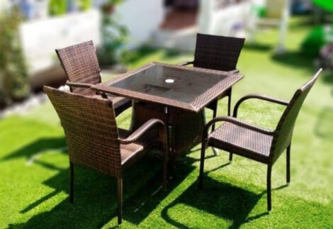 Outdoor Furniture brown Table And 4 Chairs With red Parachute